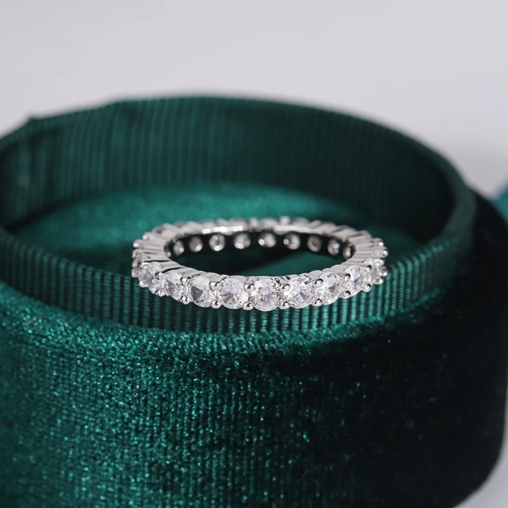 Sliver diamond ring - Picture 2 of 4